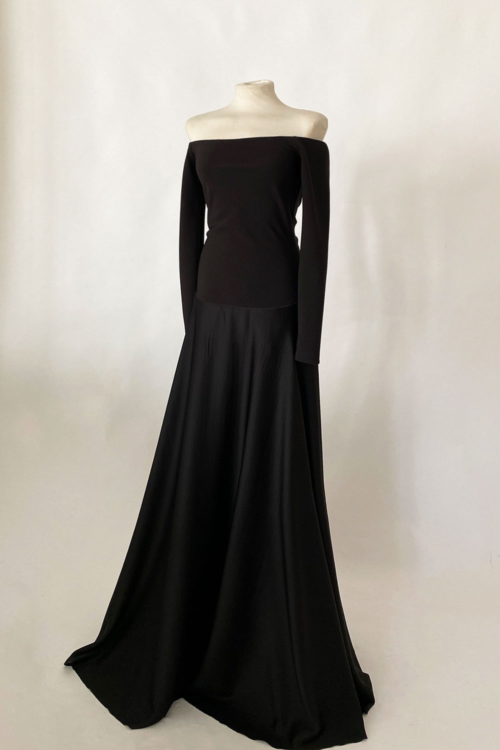 BLACK EFFORTLESS DRESS